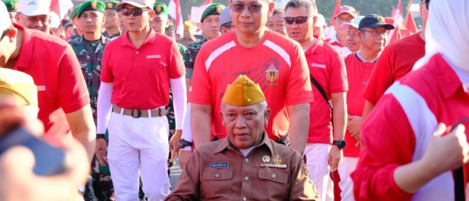 Kapolda Bengkulu Ikuti Pelaksanaan Kirab Bendera Merah Putih Memperingati HUT RI ke-79