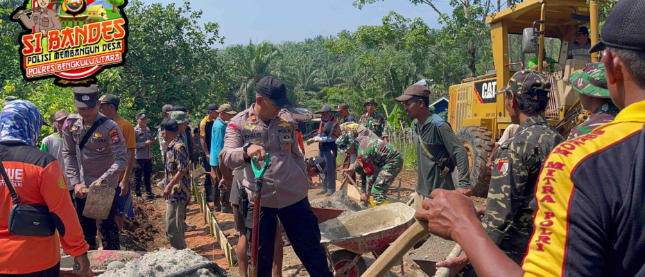 Polisi Membangun Desa, Beraksi di Jalan Desa Kualalangi Bengkulu Utara
