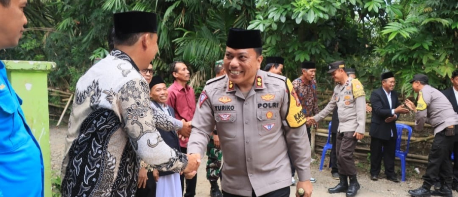 Kapolres Kaur Lakukan Sambang Door to Door untuk Sosialisasi Pilkada Damai