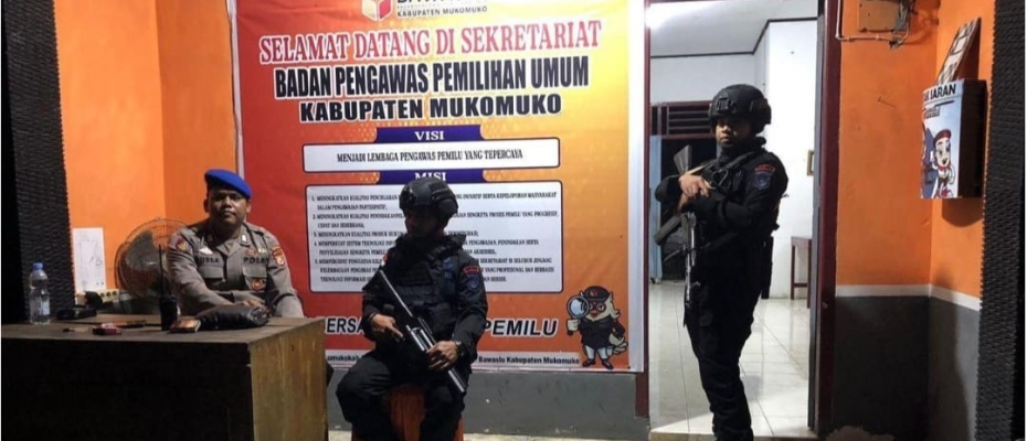 Personel Satgas OMP dan BKO Brimob Gelar Patroli Harkamtibmas Jelang Pilkada 2024 di Mukomuko