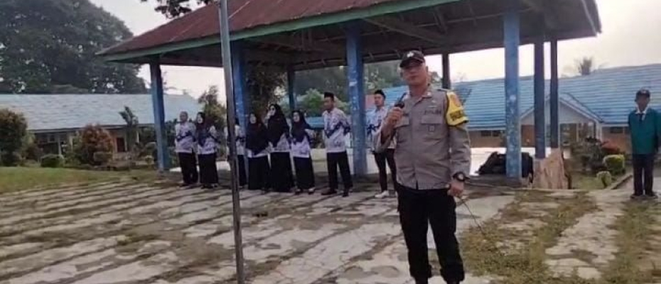 Polsek Sindang Kelingi Laksanakan Police Goes to School di SMPN 12 Rejang Lebong