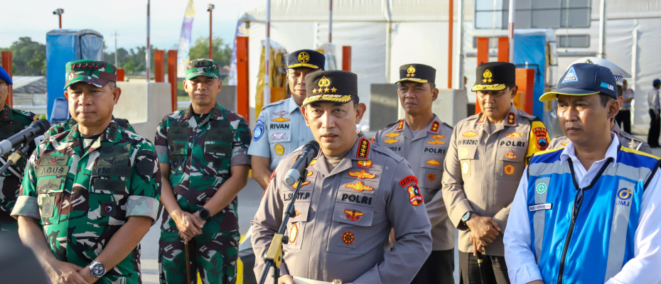 Persiapan Pengamanan Natal-Tahun Baru, Kapolri dan Panglima TNI Tinjau Gerbang Tol Prambanan 