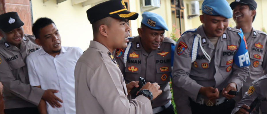 Polres Mukomuko Periksa Senjata Api Personel untuk Tingkatkan Kepatuhan dan Keamanan
