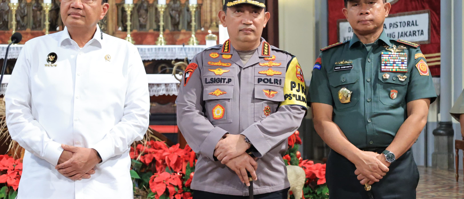 Misa Malam Natal Menkopolkam-Kapolri Sambangi Gereja Katedral Jakarta