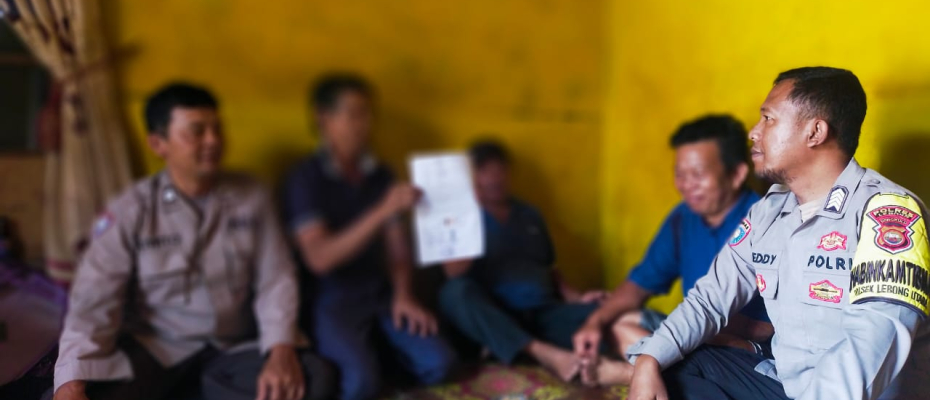 Problem Solving, Kanit Binmas dan Bhabinkamtibmas Mediasi Permasalahan Keribuatan di Desa Sukau Mergo