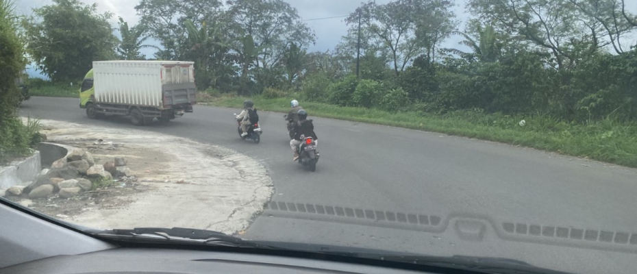 Polsek Sindang Kelingi Kawal Jalur Curup-Lubuk Linggau untuk Keamanan Pengguna Jalan