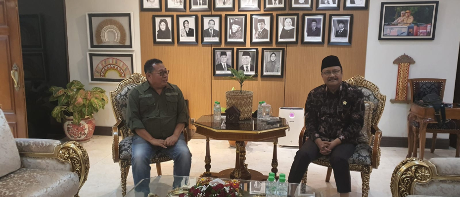 Ketua Umum SMSI Temui Mensos Bahas Sinergi dalam Peringatan HPN 2025